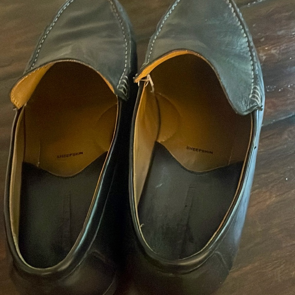 Johnston & Murphy black leather loafer, 11 wide - Picture 3 of 4